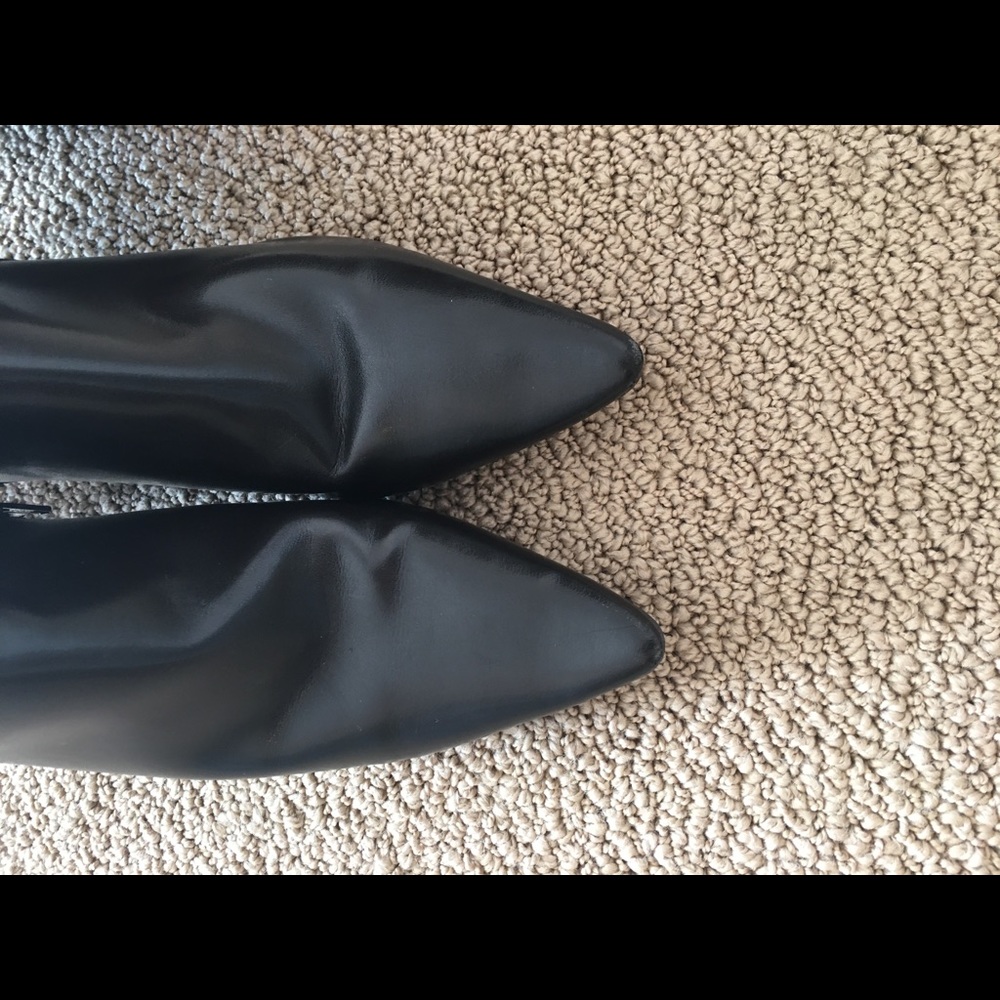 Calvin Klein Brown Leather boots with suede trim. - Picture 3 of 8